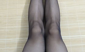 Sissy legs in pantyhose