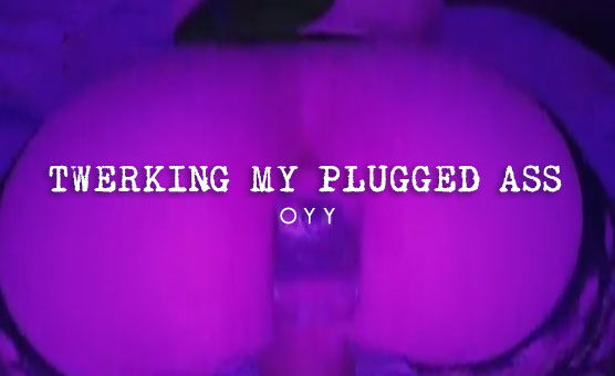 Twerking My Plugged Ass